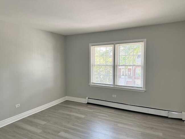 Building Photo - 3400 Maple Ave