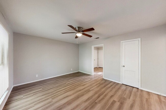 Building Photo - Charming 2-Bedroom Cottage with Big Backyard