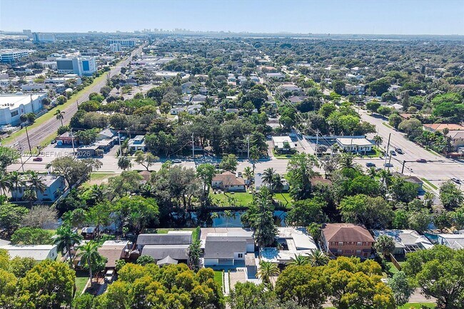 Building Photo - 300 SW 11th Ct