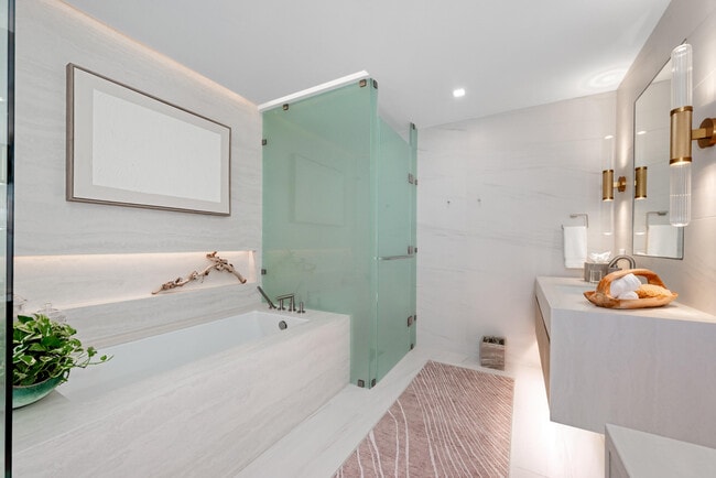 Building Photo - 900 N Ocean Blvd