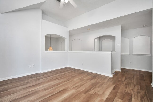 Building Photo - 15711 Rosewood Hill Ct