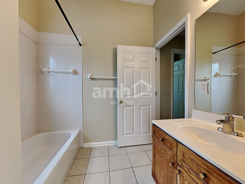 Building Photo - 705 Waterlily Way