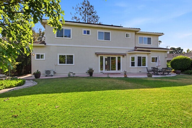 Building Photo - Stunning 5-Bedroom Sunnyvale Home
