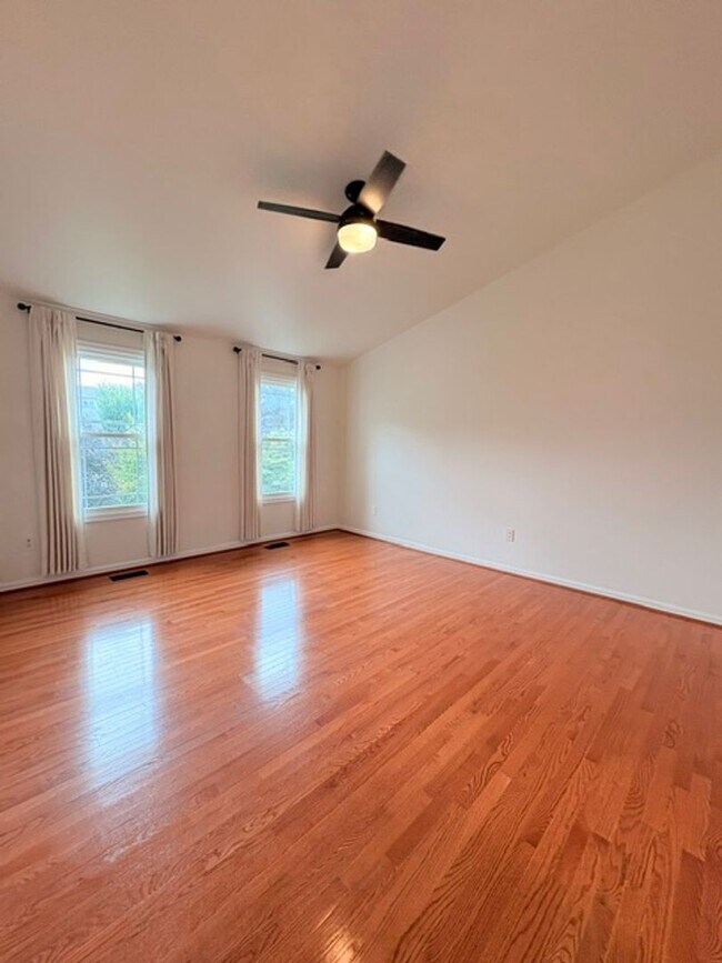 Building Photo - 18514 Gingerbread Ln