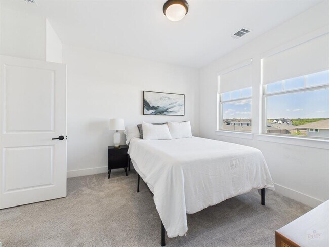 Building Photo - 7602 Bardstown Wy