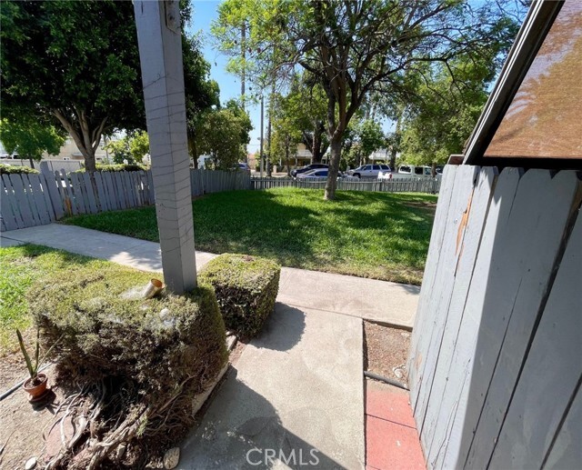 Building Photo - 1123 E La Deney Ct