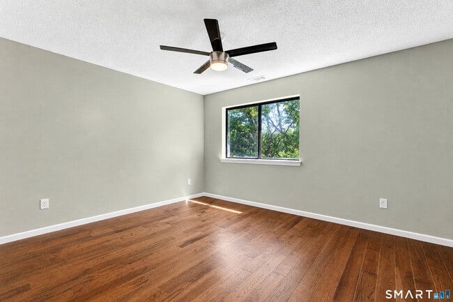 Building Photo - 6 Wild Rose Ct