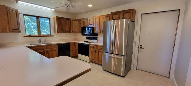 Building Photo - Beautiful home with peek a boo views of West Bay on Old Mission Peninsula
