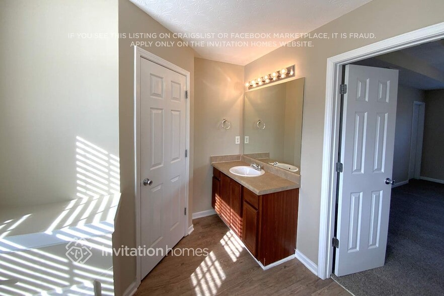 Building Photo - 937 Parkside Pl Ave