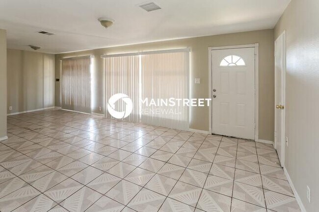 Building Photo - 3 Bedroom Pet-Friendly Home in Phoenix, AZ with Main Street Renewal