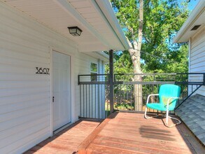 Building Photo - Newly Remodeled 2 Bed, 1 Bath Apt in Near The Paseo *MOVE IN SPECIAL!!