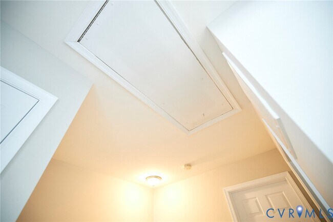 Building Photo - 315 Kingscote Ln