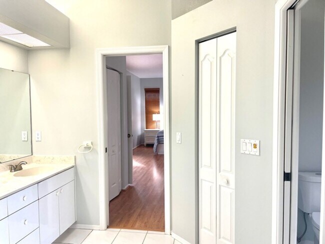 Building Photo - ANNUAL/FURNISHED HOME WITH LARGE LANAI - S...