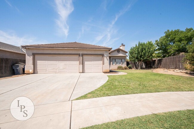 Primary Photo - Fresno Sunnyside Home, 4BR/2BA, Built 2000...