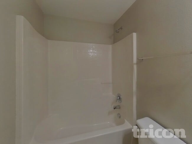 Building Photo - 916 Jayhil Dr