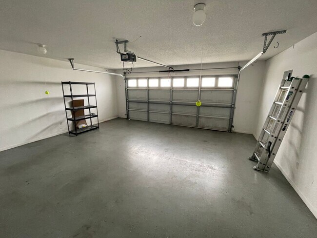 Building Photo - Wakefield Subdivision - Fully Furnished TDY Unit!