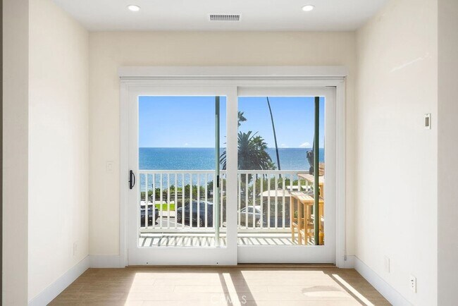 Building Photo - 376 Cliff Dr