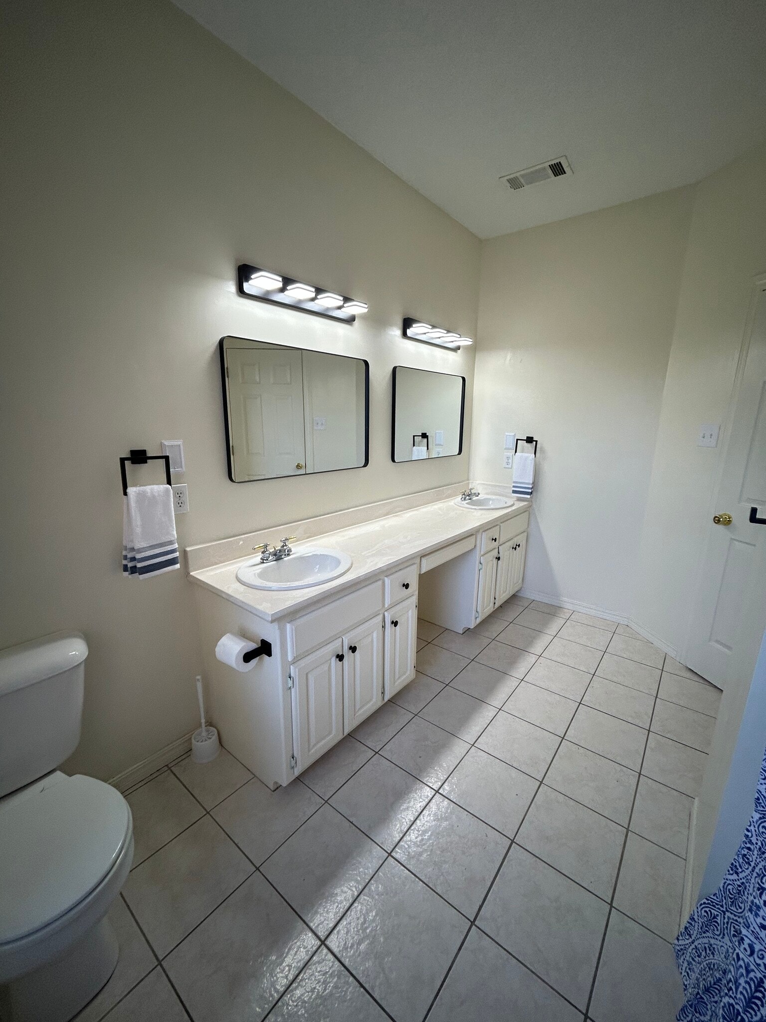 2 nd Bathroom - 8709 Canopy Oaks Dr
