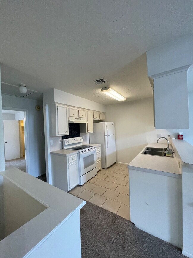 Building Photo - Enjoy living in Panorama Village and enjoy all it has to offer: 27-hole golf course, 3 city parks...