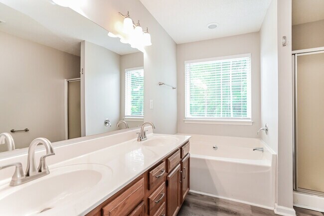 Building Photo - 4924 Rosena Dr