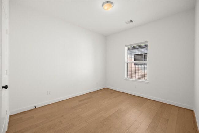 Building Photo - 946 Judiway St