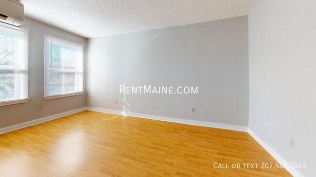 Building Photo - 119 Main St