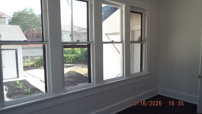 Building Photo - 940 W Mulberry Ave