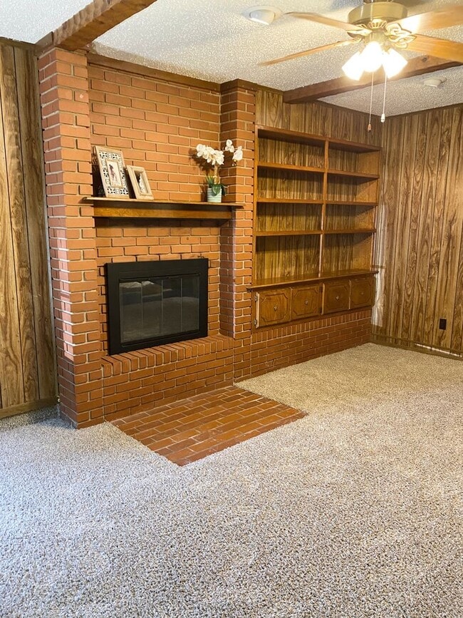 Building Photo - Available Now!  Darling Edmond Rental!