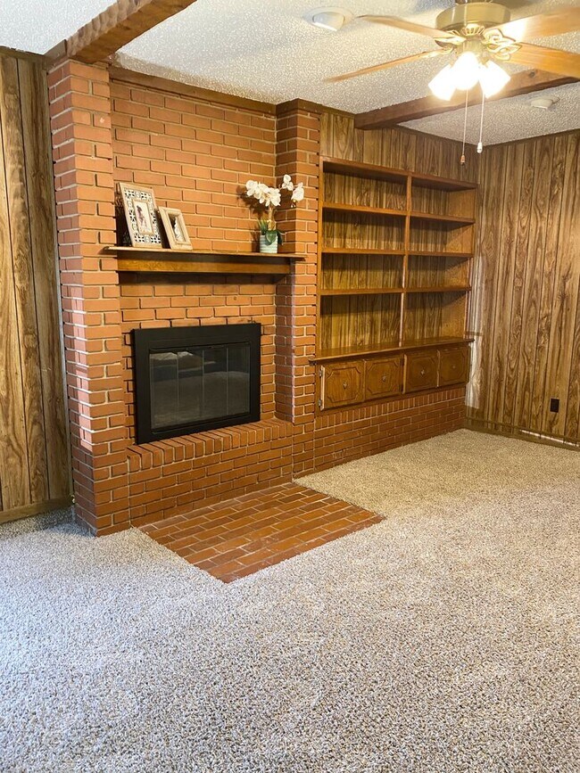 Building Photo - COMING SOON!! Darling Edmond Rental!