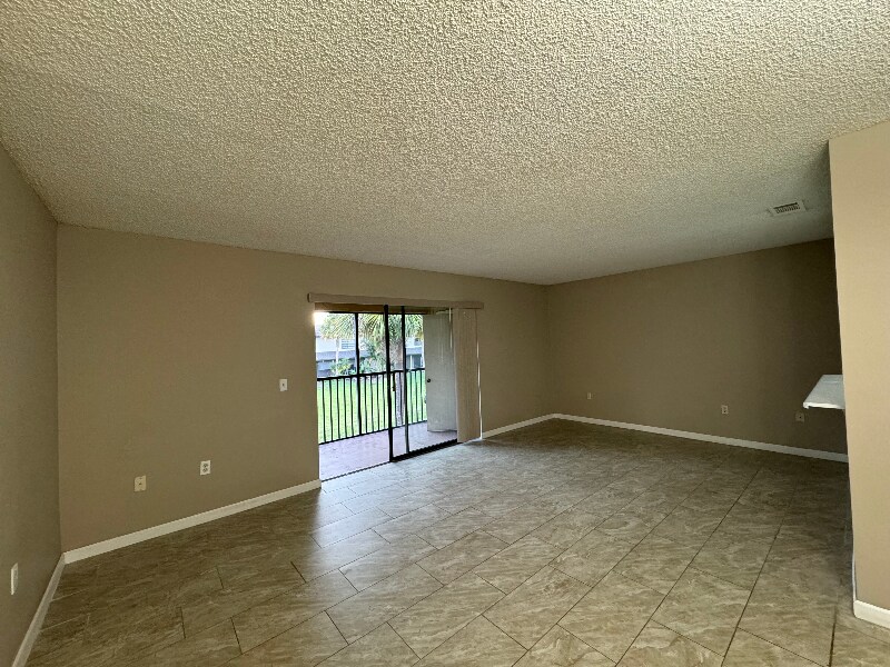 Building Photo - 1062 Ellen Ct