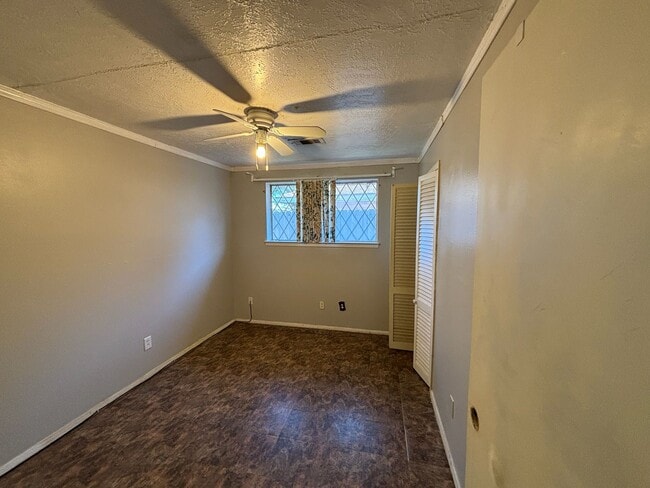 Building Photo - 11018 Sharpview Dr