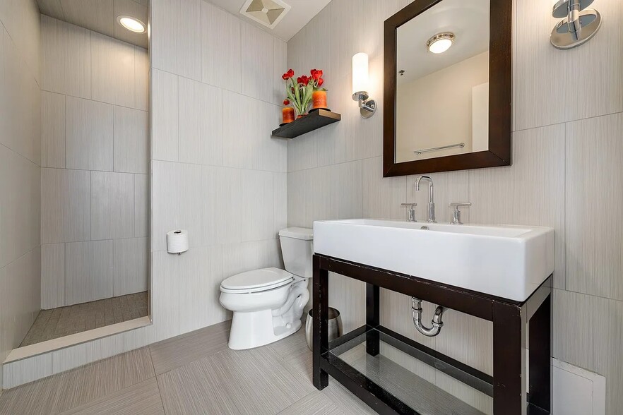 Full Bath onsuite 2nd BR - 23 N Green St