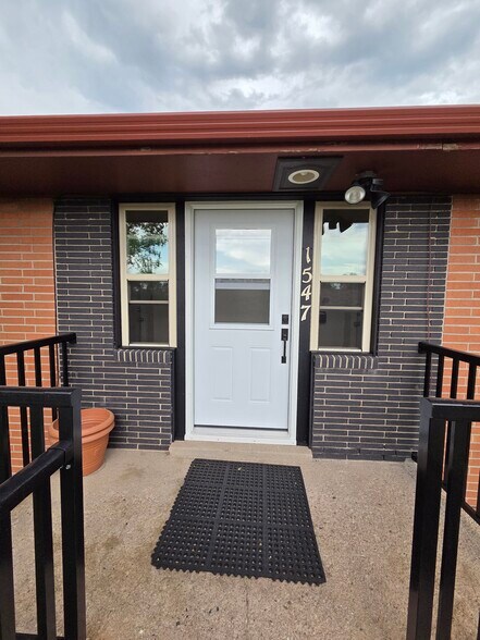 Building Photo - 1547 Hot Springs Ave