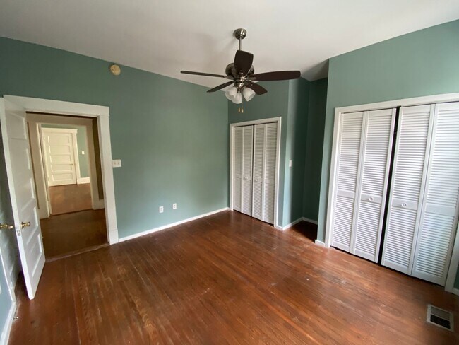 Building Photo - 5 E 33rd St