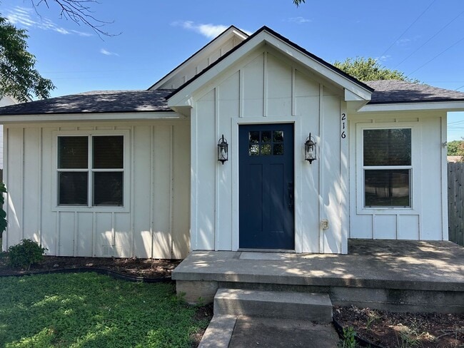 Building Photo - Updated McGregor Home