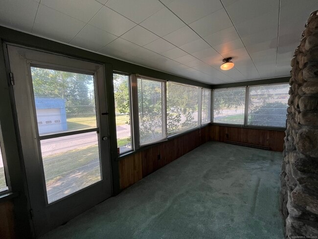 Building Photo - 644 Amity Rd