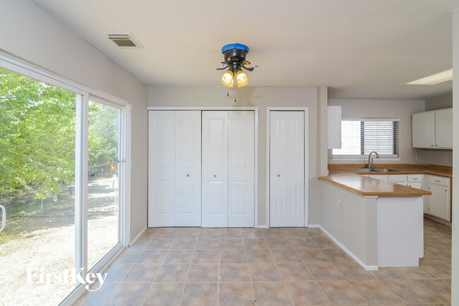 Building Photo - 7720 Wood Bluff