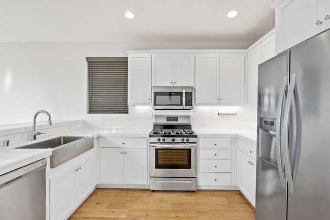 Building Photo - 2 bed 2.5 bath + Bonus Room Newer Construction Home Available Now!