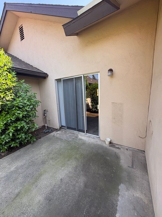 Building Photo - 4144