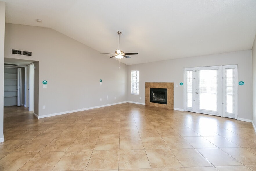 Building Photo - 7453 E Diamond Ave