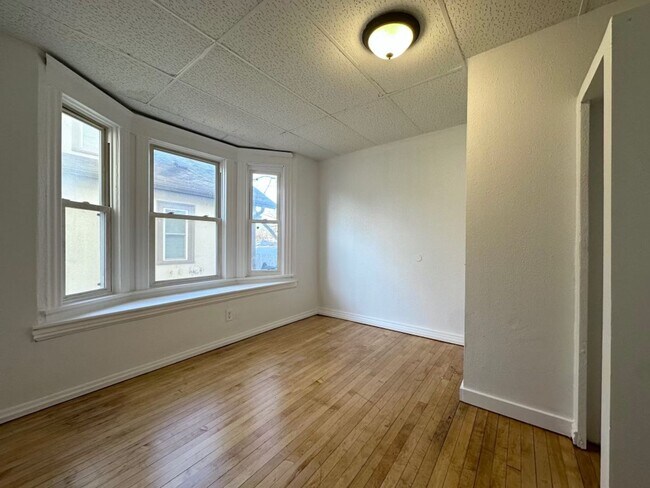Building Photo - Gorgeous 5 bedroom home in Minneapolis!