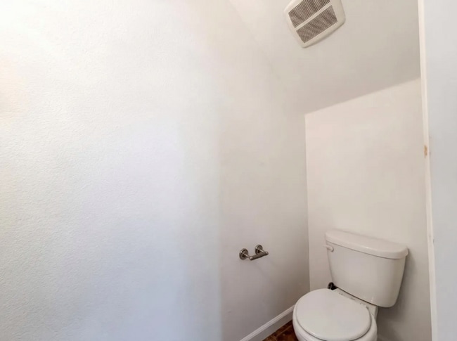 Building Photo - 251 Sugnet Way