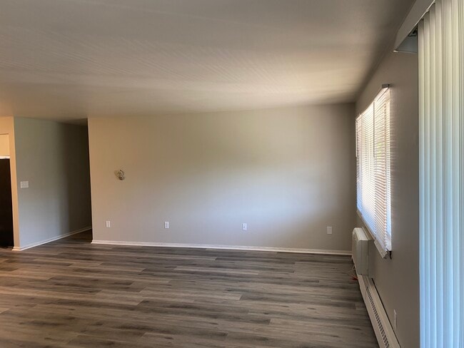 Building Photo - Oakwood Manor Apartments
