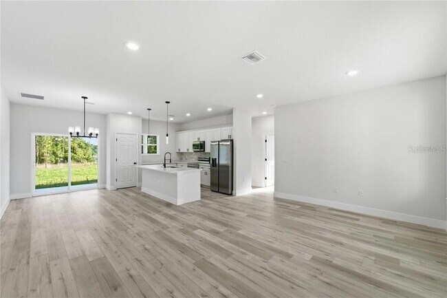 Building Photo - 3286 W Crandon Dr