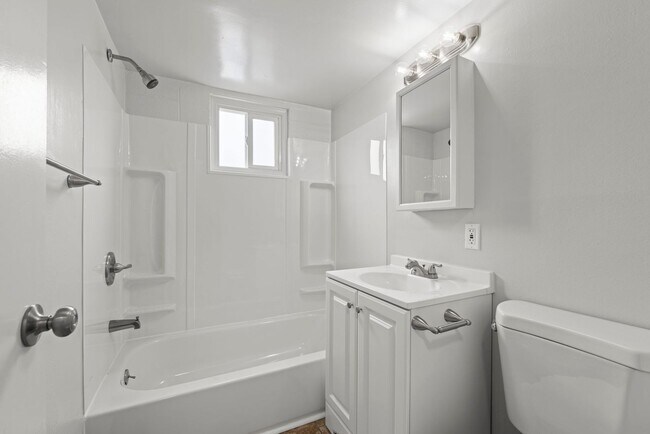 Interior Photo - Gardner Street