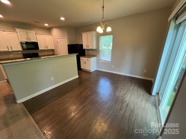 Building Photo - 8240 Paw Valley Ln