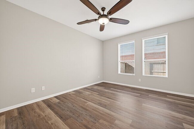 Building Photo - 2810 Meadowbrook Lane