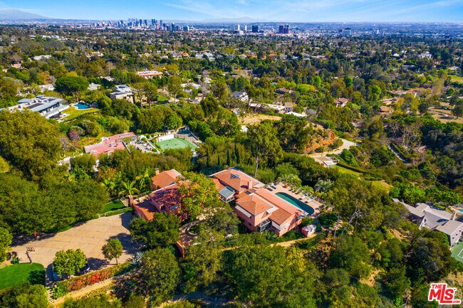 Building Photo - 1827 Westridge Rd