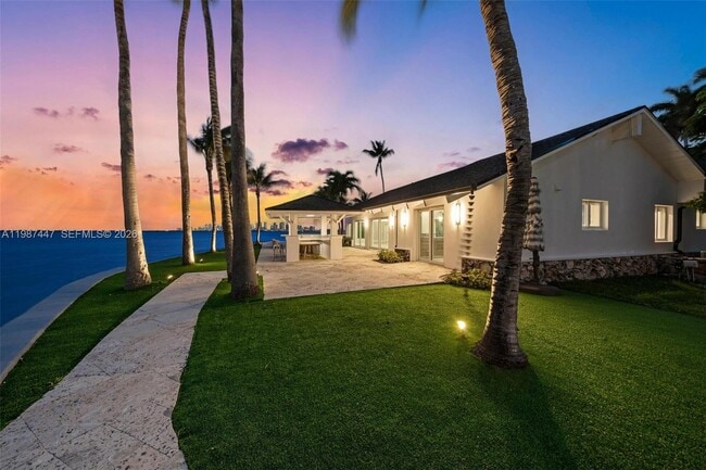 Building Photo - 1365 Bay Terrace