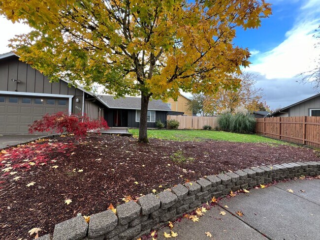 Building Photo - Beautiful 3 bedroom 2 bath house in Eugene!  $500 OFF YOUR FIRST MONTH'S RENT!